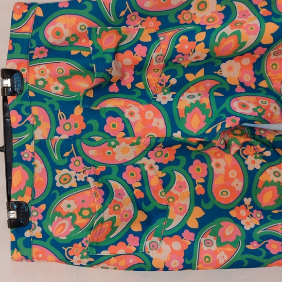 Boho bell bottoms in mod paisley print. Size Large - Picture 5 of 8